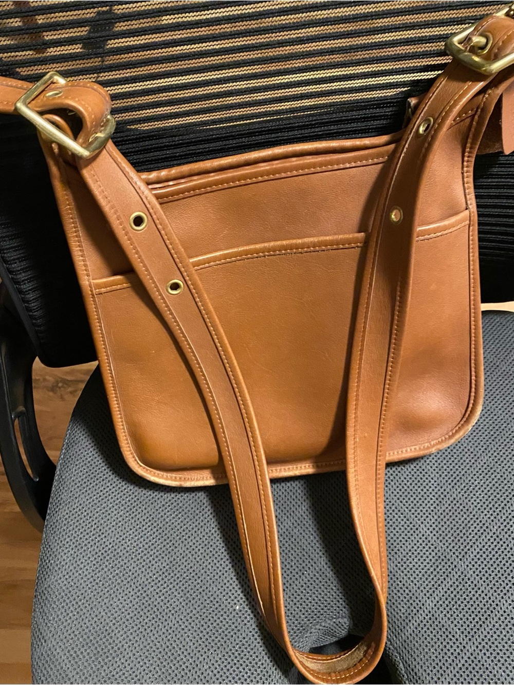 Coach Vintage purse- #F8G-9966 - Picture 2 of 8